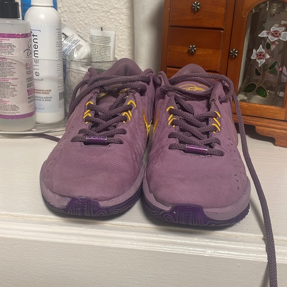 Fairly new Lebron 21 purple rain basketball shoes! - Picture 2 of 3